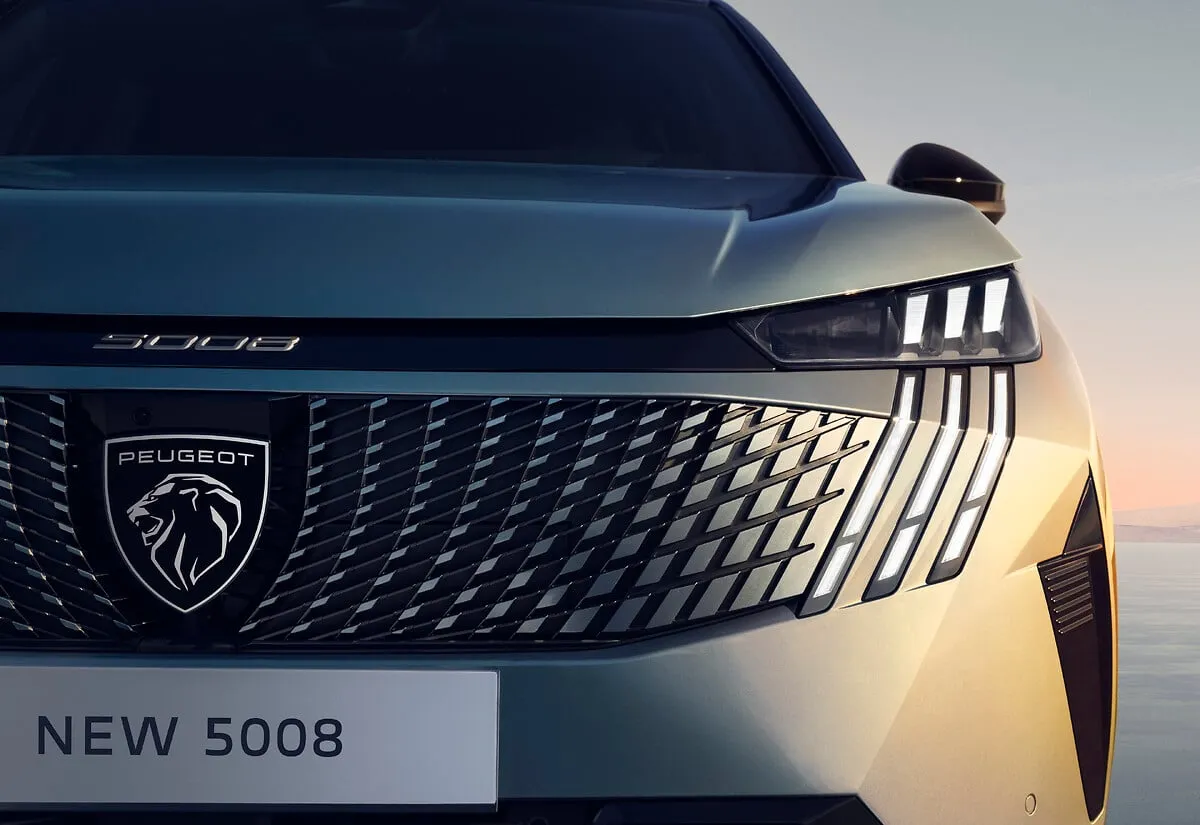 Peugeot 5008 exterior 4