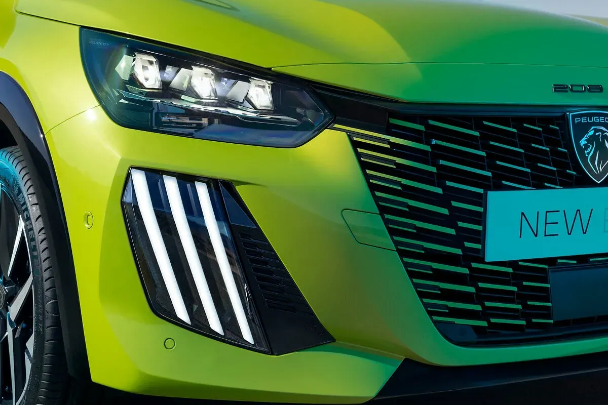 Peugeot 208 exterior 2