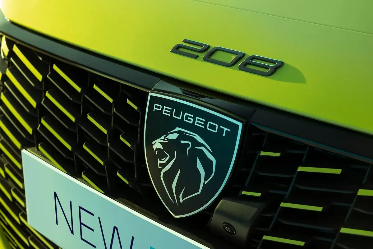 Peugeot 208 exterior 3