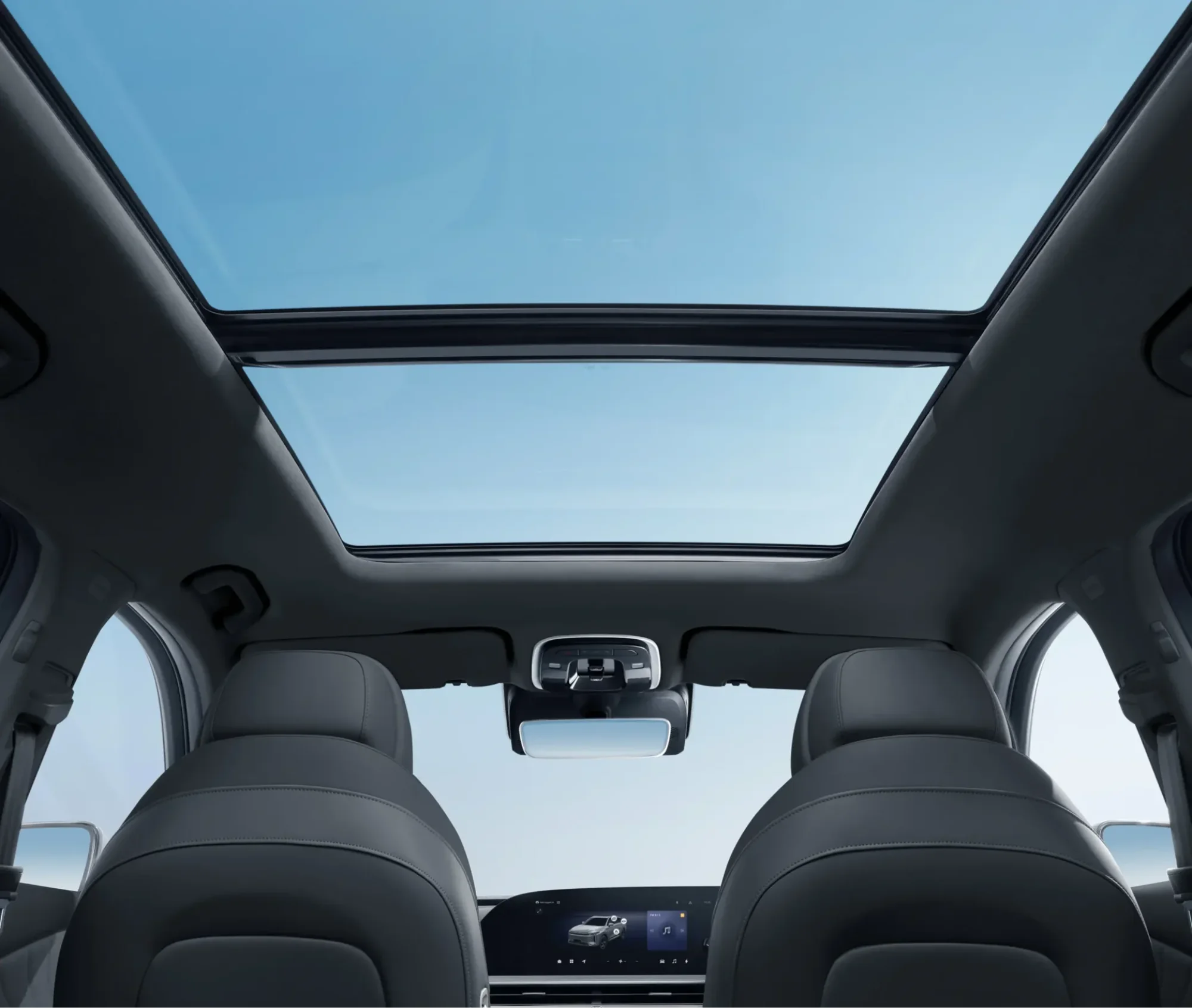 Trapa panoramică a OMODA 9 SHS-P, văzută din interior